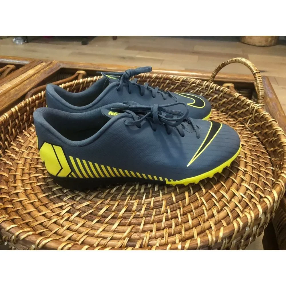 Nike Mercurial Vortex II Soccer size 5.5‎